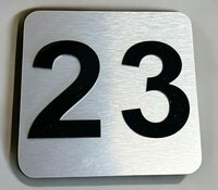 huisnummerbord rvs look 15x15 cm met geprinte cijfers vooraanzicht